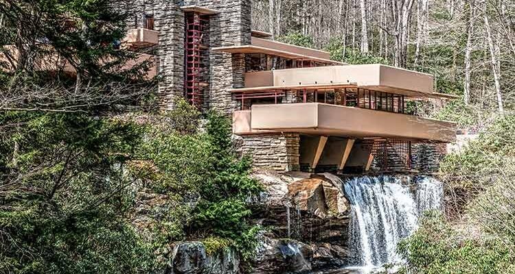 casa con cascada