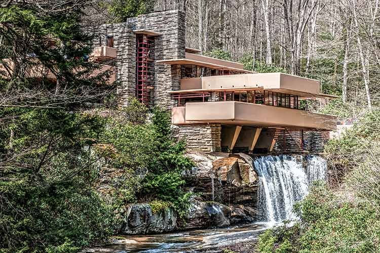 casa con cascada